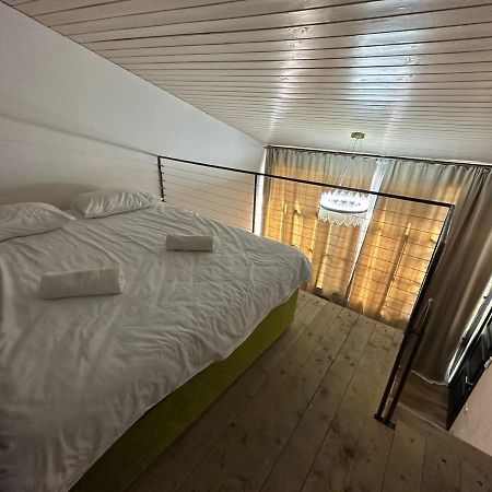 Local Hotel Тбилиси Екстериор снимка