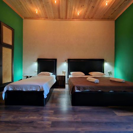 Local Hotel Тбилиси Екстериор снимка