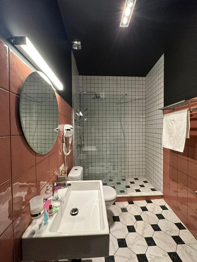 Local Hotel Тбилиси Екстериор снимка