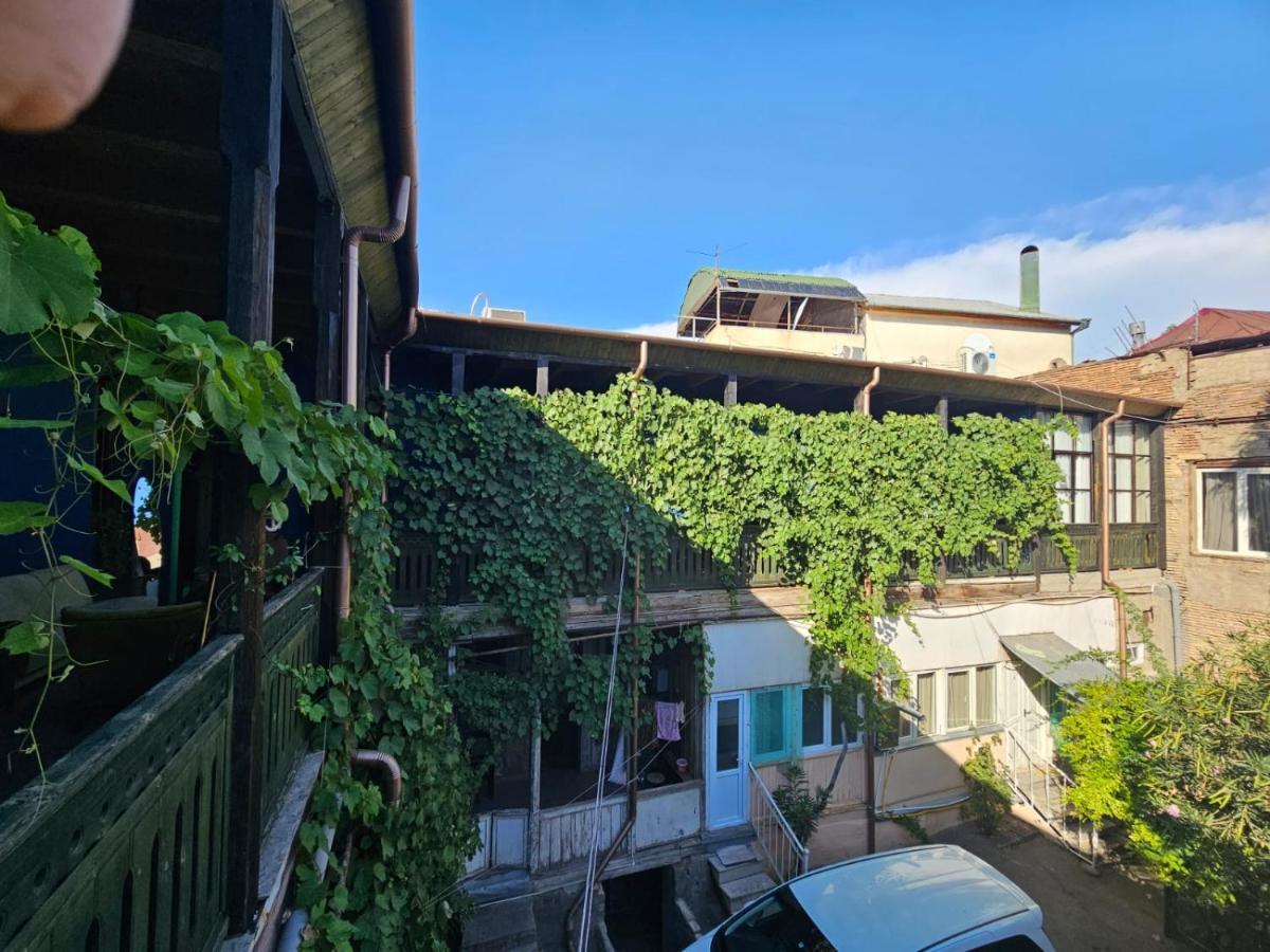 Local Hotel Тбилиси Екстериор снимка