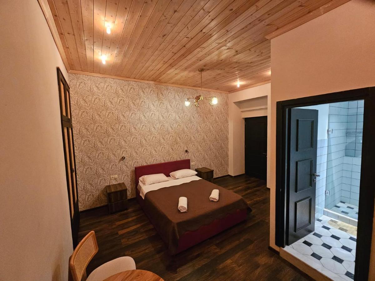 Local Hotel Тбилиси Екстериор снимка