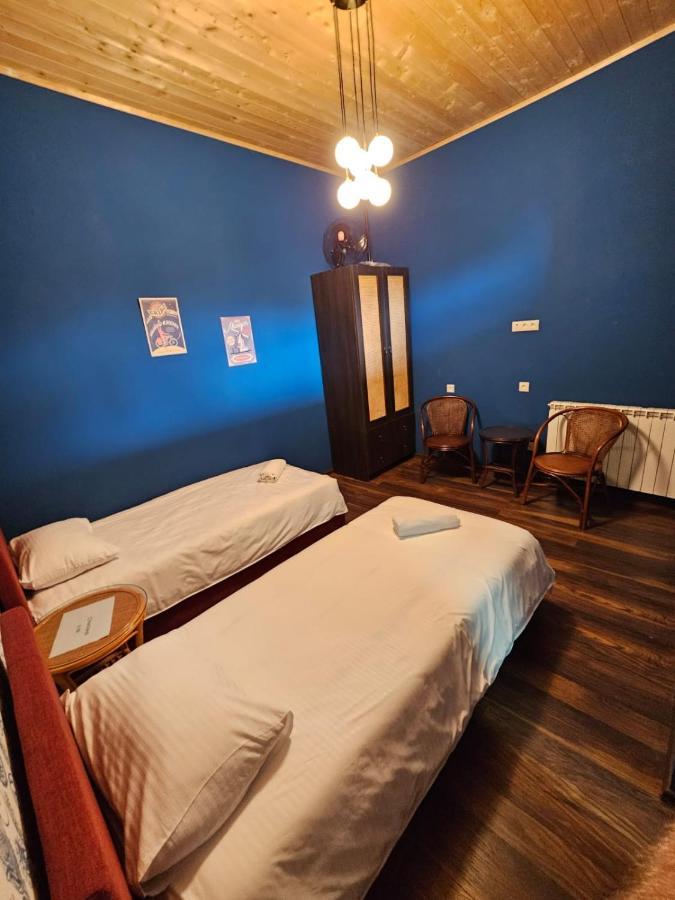 Local Hotel Тбилиси Екстериор снимка