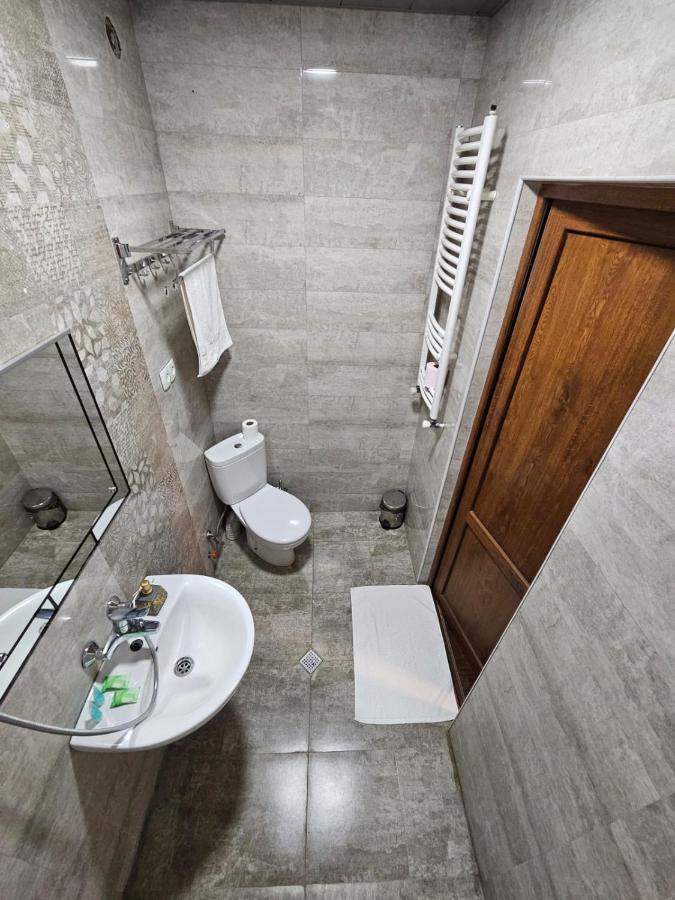 Local Hotel Тбилиси Екстериор снимка