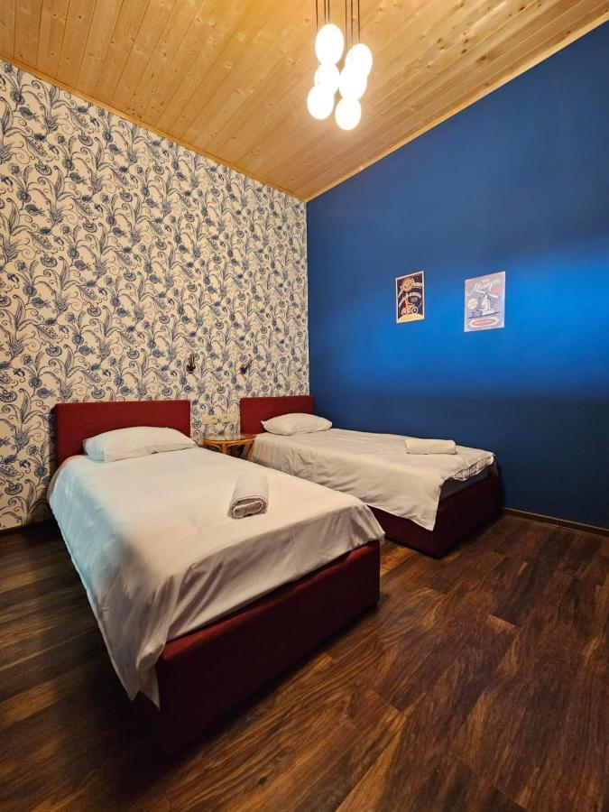 Local Hotel Тбилиси Екстериор снимка