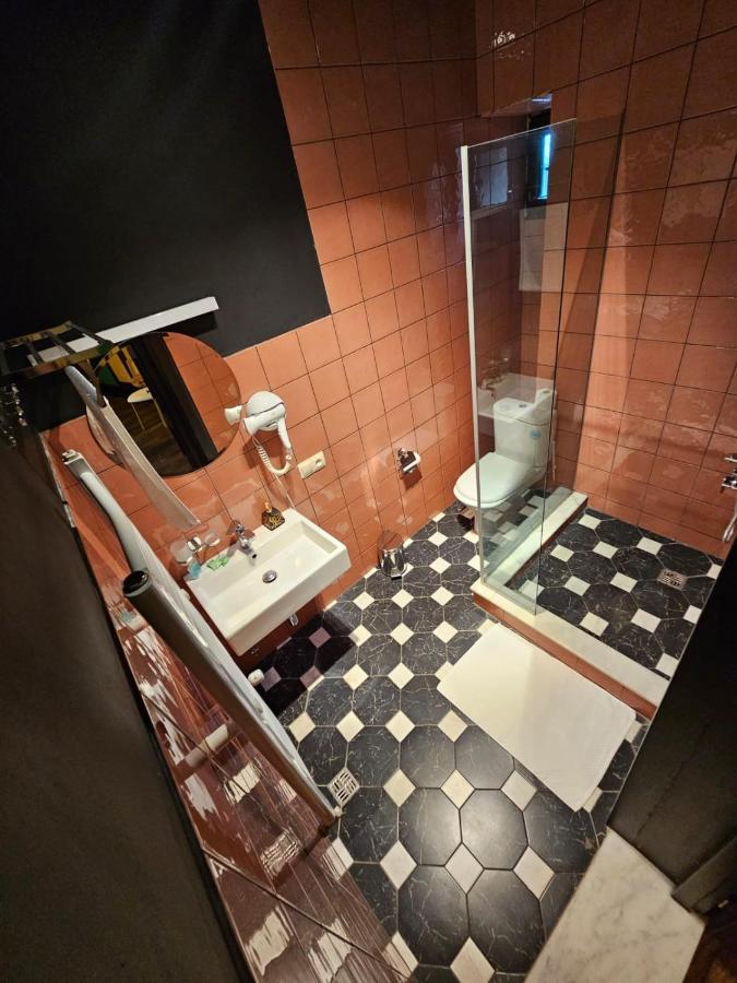 Local Hotel Тбилиси Екстериор снимка